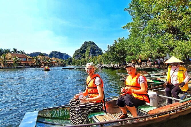 Catamaran Premium Cruise to Halong Bay & Lan Ha Bay in 1 Day Tour - Lunch, drinks, and what the $95 price covers
