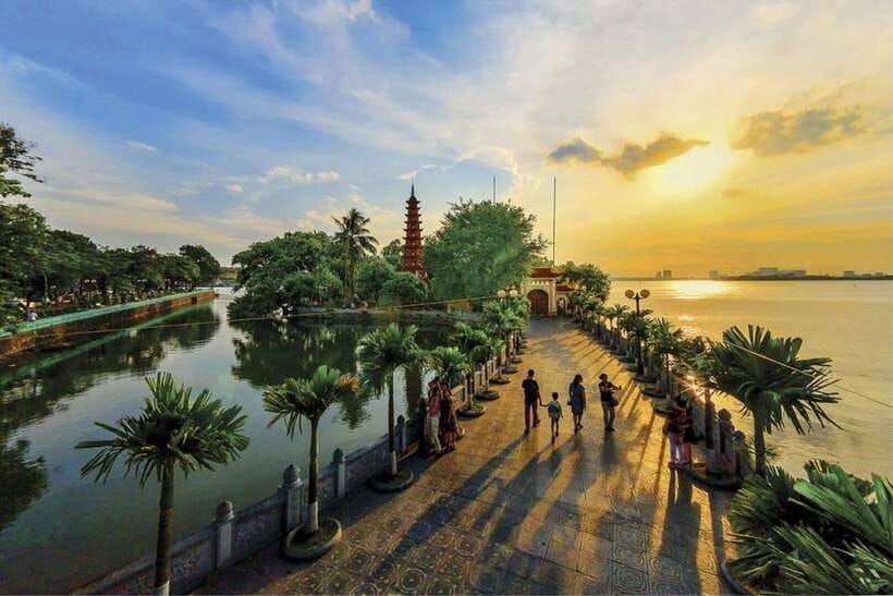 Cycling Through Hanoi: Old Quarter Pagodas & Red River Delta - West Lake and Tran Quoc Pagoda