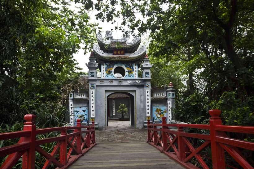 Cycling Through Hanoi: Old Quarter Pagodas & Red River Delta - Long Bien Bridge and the Red River Delta