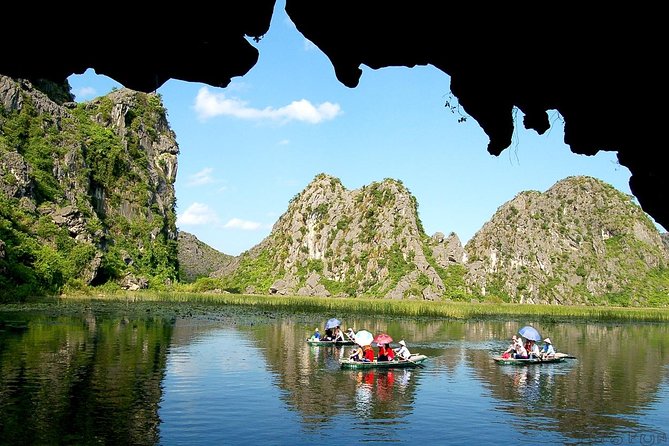 Daily Tour Trang An-Bai Dinh Group Tour - Trang An by bamboo boat