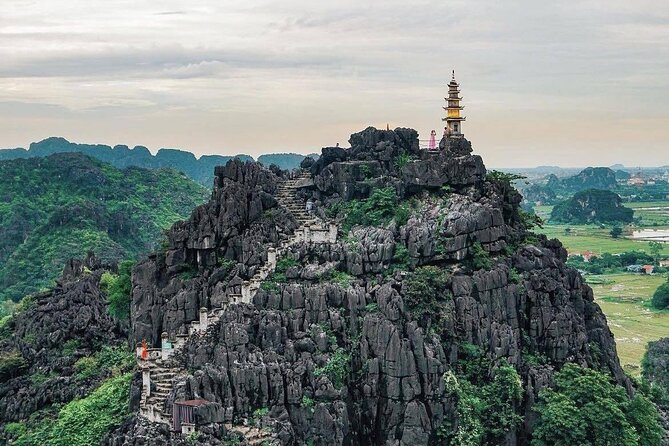 Dcar Day-Tour: Hoa Lu & Trang An & Mua Cave - Climbing Dragon Peak at Mua Cave