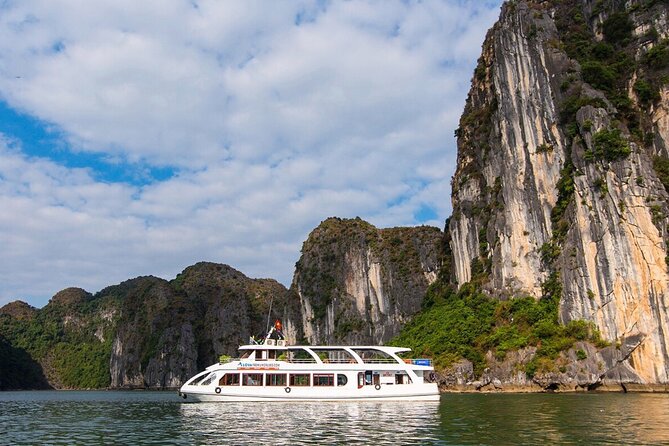 DELUXE Halong Cruise 1 Day Tour From Hanoi - Daily Operated - Hanoi pickup and the fast road to the coast