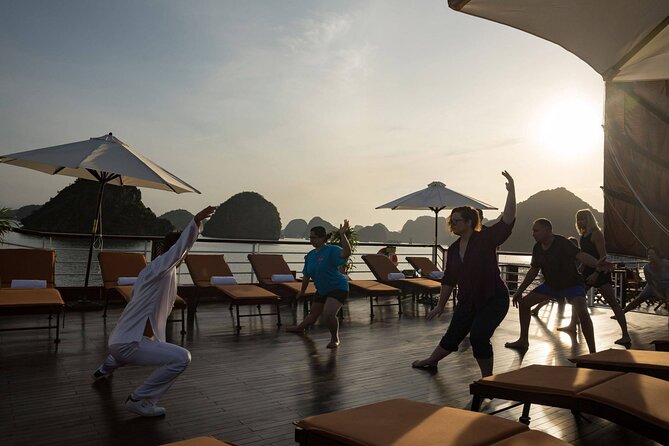 Discover Ha Long Bay in 2 Days and 1 Night Cruise Experience - Getting from Hanoi to the bay