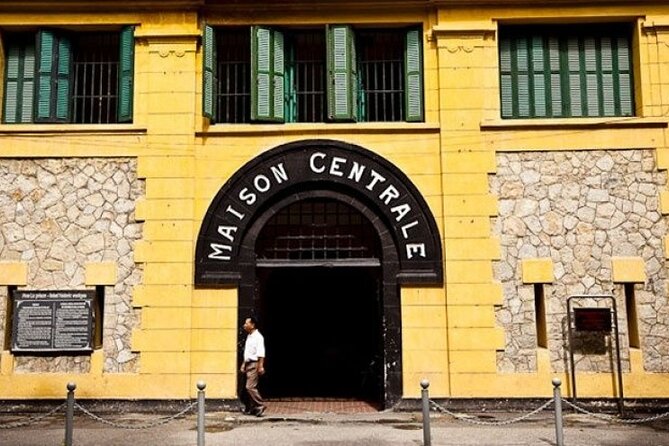 Discover Hanoi City 1 Day Tour - Hoa Lo Prison and two difficult chapters