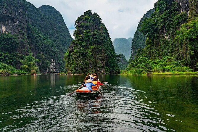 Discover Trang An Natural World Heritage, Bich Dong Pagoda, Cycling Day Tour - Two hours through Trang An’s caves and temples