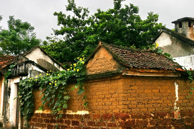 Duong Lam Ancient Village full day tour from Hanoi & experiencing local life - Lunch with a Thái family