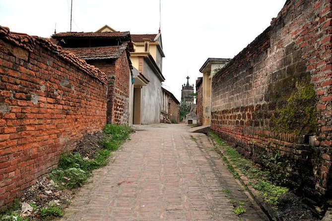 Duong Lam Ancient Village Private Tour: Ancient Vestage, Fortress - Three hours among Duong Lam’s old lanes