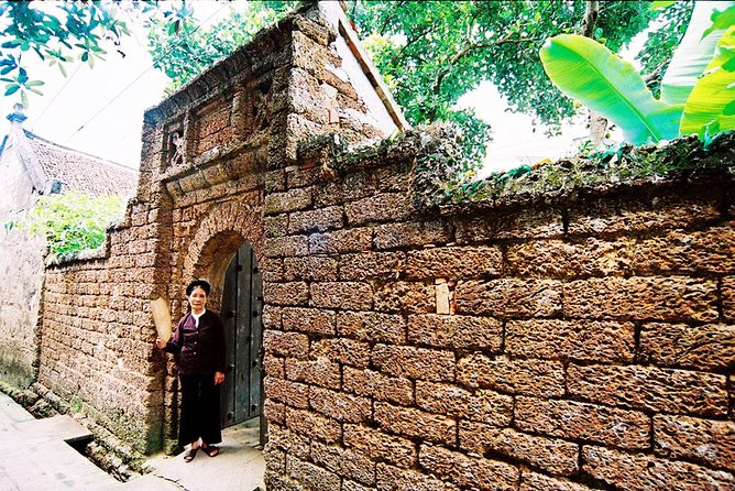 Duong Lam Ancient Village Private Tour: Ancient Vestage, Fortress - Cycling, wells, and small details