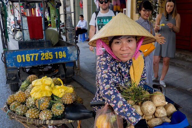 Eat Like a Local: Hanoi Street Food Adventure - Group size, timing, and tour style