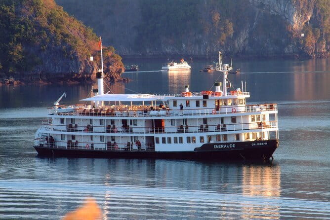 Emeraude Cruise 2 days 1 night Ha Long Bay Tour - Key points to know before booking