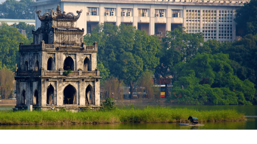 (EN/JP)Private tour with a local friend & Train Street visit - Hoan Kiem Lake and a slower stretch of the walk
