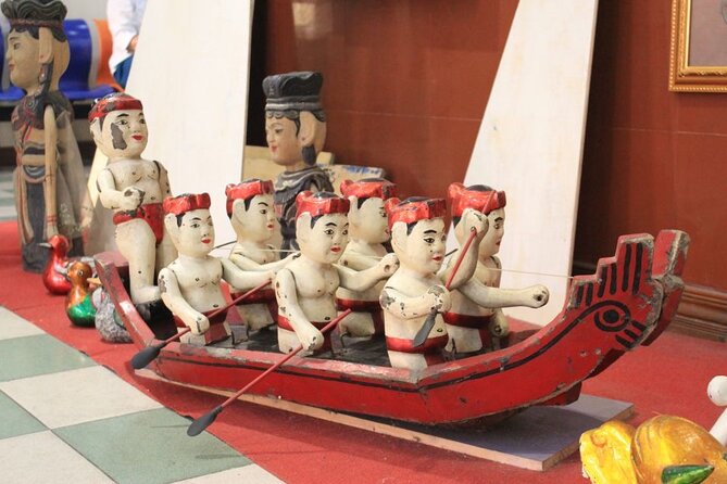 Experience Lotus Water Puppet Show Ticket in Hanoi - Getting to the theater at Hoàn Kiếm Lake