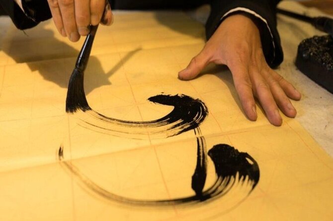 Experience Traditional Vietnamese Calligraphy Class in Ha Noi - Practicing the brush, one line at a time