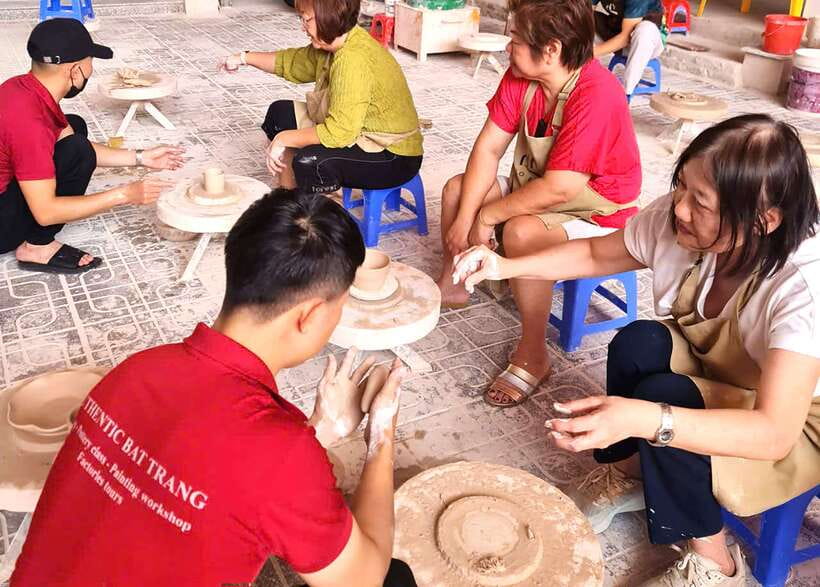 Explore Bat trang village & Ceramics factories / local guide - Seeing the Lo Bau Co old pottery kiln