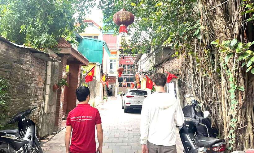 Explore Bat trang village & Ceramics factories / local guide - Making your own pottery