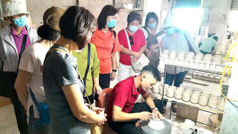 Explore Bat trang village & Ceramics factories / local guide - Who should book this Bat Trang experience