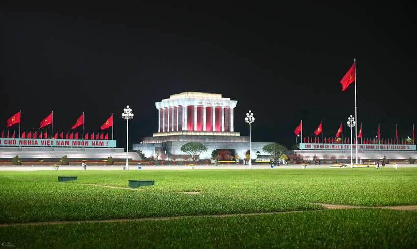 Explore Hanoi Old City By Cycling Tour With Small Groups - Why cycling gives Hanoi a different rhythm