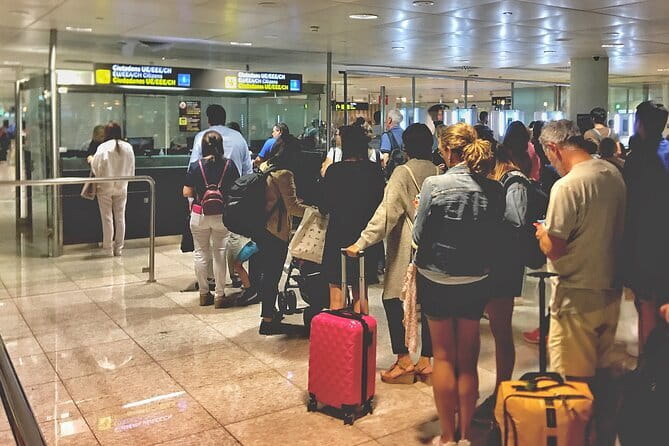 Fast Track VIP Service Noi Bai Airport (Hanoi - Vietnam) - Arrival at Noi Bai: visa, immigration, and baggage
