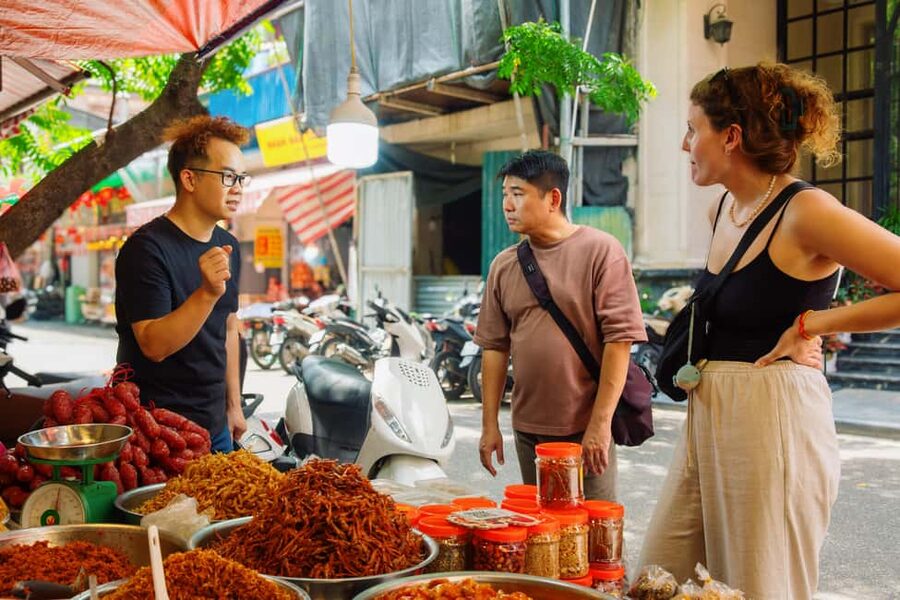 From Egg Coffee to Street Brews: Hanoi Walking Tour - Street food in the Old Quarter