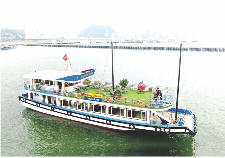 From Ha Noi - Fullday Trip Ha Long Bay - Vietnamese lunch served on the cruise