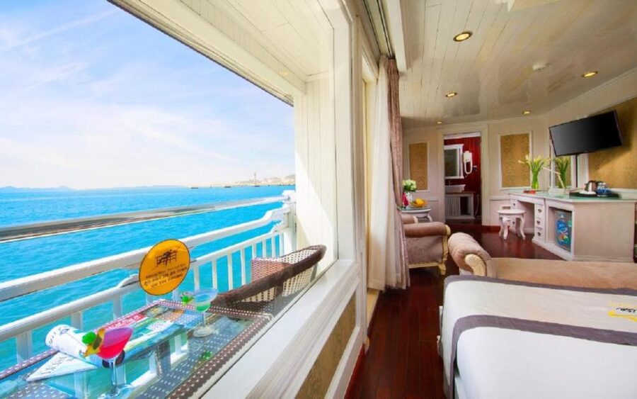 From Hanoi: 2-Day Bai Tu Long Bay Luxury Cruise with Jacuzzi - Why Bai Tu Long Bay is the better setting for this cruise