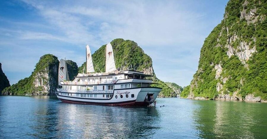 From Hanoi: 2-Day Bai Tu Long Bay Luxury Cruise with Jacuzzi - Boarding at midday and settling into the cabin