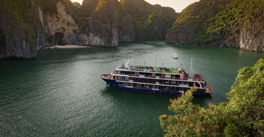 From Hanoi: 2-Day Halong and Lan Ha Bay La Pandora Cruise - From Hanoi traffic to Ha Long Bay