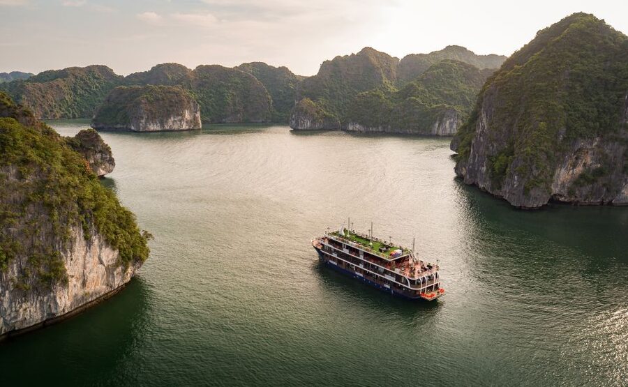 From Hanoi: 2-Day Halong and Lan Ha Bay La Pandora Cruise - A 6:00 a.m. start and Dark and Bright Cave
