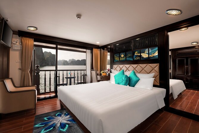 From Hanoi: 2-Day Luxury Halong Cruise Explore Caves & Island - Kayaking or bamboo boating at Luon Cave