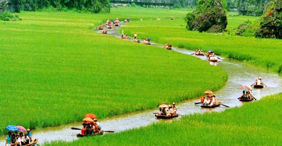 From Hanoi: 2-Day Ninh Binh & Ha Long Bay Sightseeing Tour - A Vietnamese buffet lunch between major stops