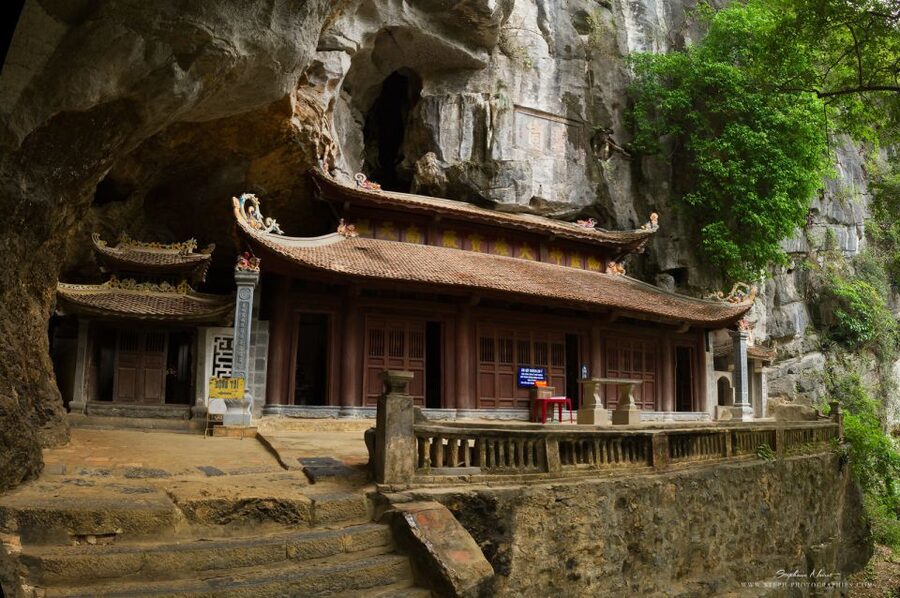 From Hanoi: 2-Day Ninh Binh Tour with Accommodation & Meals - Hoa Lu, Vietnam’s 10th-century capital