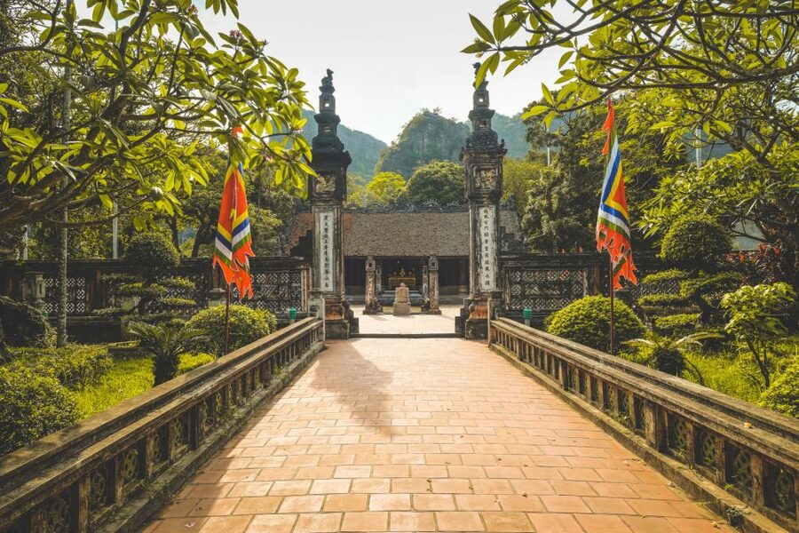 From Hanoi: 2-Day Ninh Binh Tour with Accommodation & Meals - Bich Dong Pagoda and Buddhism in Ninh Binh