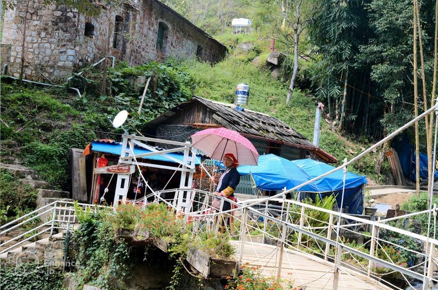 From Hanoi: 2-Day Sapa-Fansipan Peak & Trek & Ha Giang Bus - Riding the cable car to Fansipan