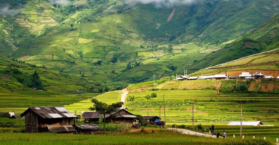 From Hanoi: 2-Day Sapa Trekking Trip with Homestay & Meals - Walking from Ylinh Ho through Lao Chai