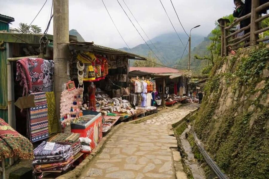 From Hanoi: 2-Days Sapa Trekking Tour Lao Chai and Cat Cat - Lao Chai to Ta Van through the Muong Hoa Valley