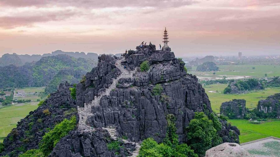 From Hanoi: 3-Day Luxury Tour Ninh Binh & Ha Long Bay Cruise - Tra Bau, kayaking, and sunset on Lan Ha Bay