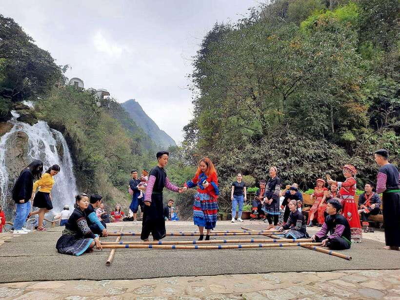From Hanoi: 3-Day Sapa, Fansipan, Ninh Binh Tour with Meals - Mua Cave ends the day with 500 steps