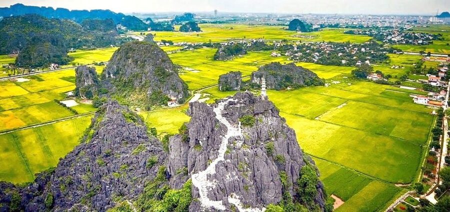 From Hanoi: 3-Day Trip to Ninh Binh with Ha Long Bay Cruise - Day one: Hanoi to Hoa Lu by limousine bus