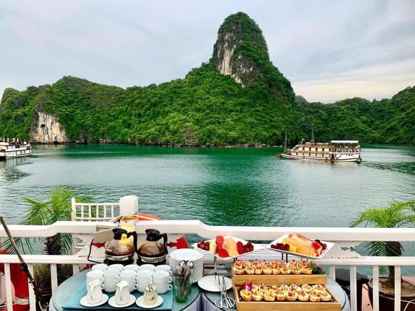 From Hanoi : 4-day Ninh Binh-Halong Bay Cruise with Balcony - Day 4: Sung Sot Cave and the trip back to Hanoi