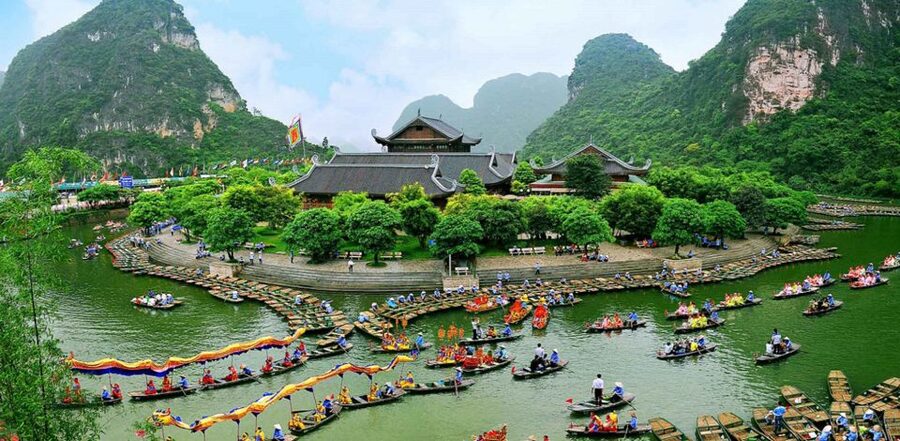 From Hanoi: Bai Dinh, Trang An, and Mua Cave Full-Day Tour - Trang An by boat, with caves and small shrines