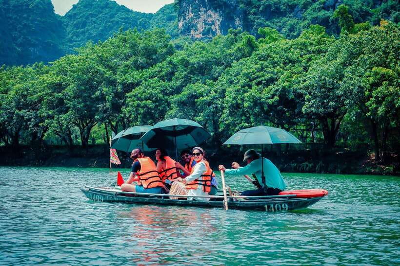 From Hanoi: Bai Dinh, Trang An Mua Cave - A Scenic Day Tour - Who should book this day?