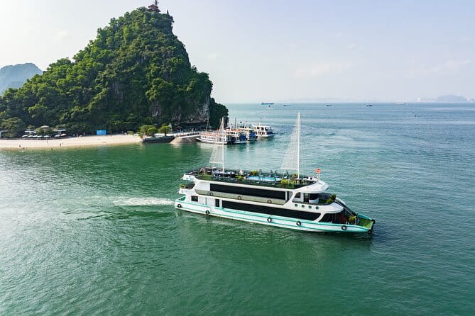 From Hanoi: Best Halong 5-Star Day Cruise, Buffet Lunch,Limousine - Luon Cave by kayak, bamboo boat, or Jacuzzi