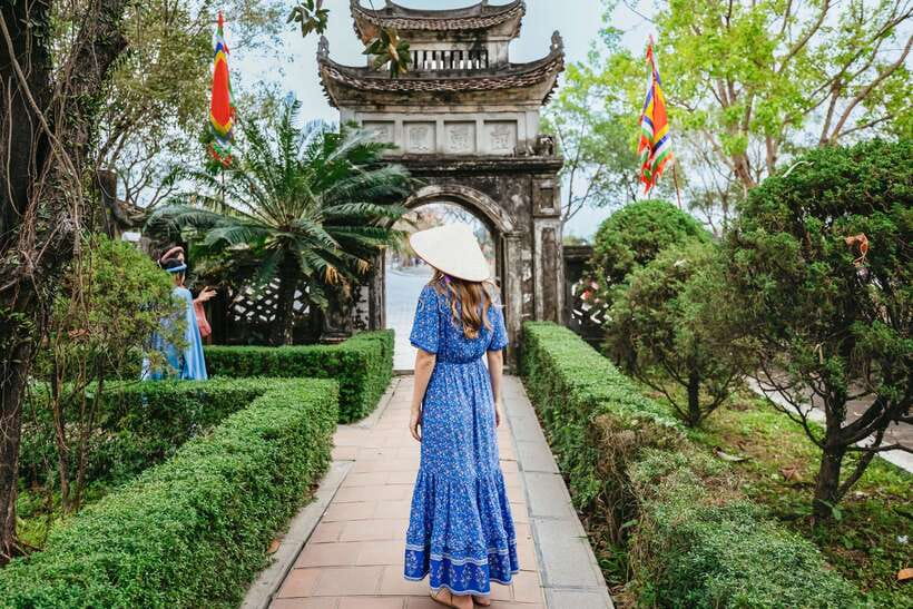 From Hanoi: Full-Day Ninh Binh Highlights Small Group Tour - A Vietnamese lunch beside Tam Coc River