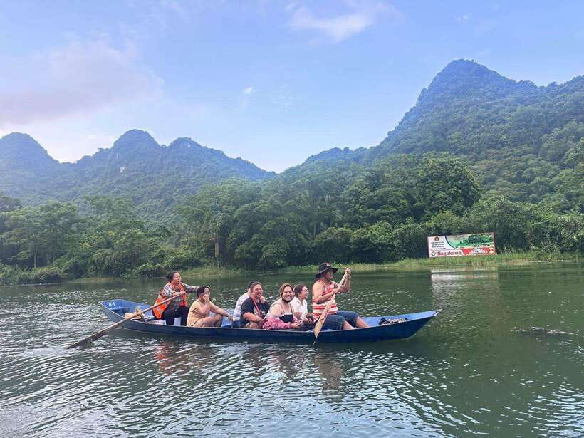 From Hanoi: Full-Day Perfume Pagoda Group Tour with Lunch - Crowds, seasons, and the feel of the complex
