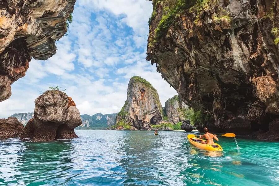 From Hanoi: Ha Long Bay 1 Day Tour With A Luxury Cruise - Luon Cave by kayak or bamboo boat