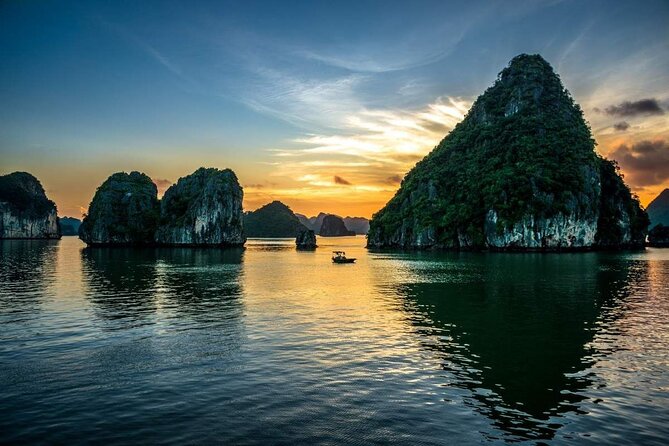 From Hanoi: Ha Long Bay Day tour 4-Star with Kayaking - Titov Island and the sunset on the sundeck