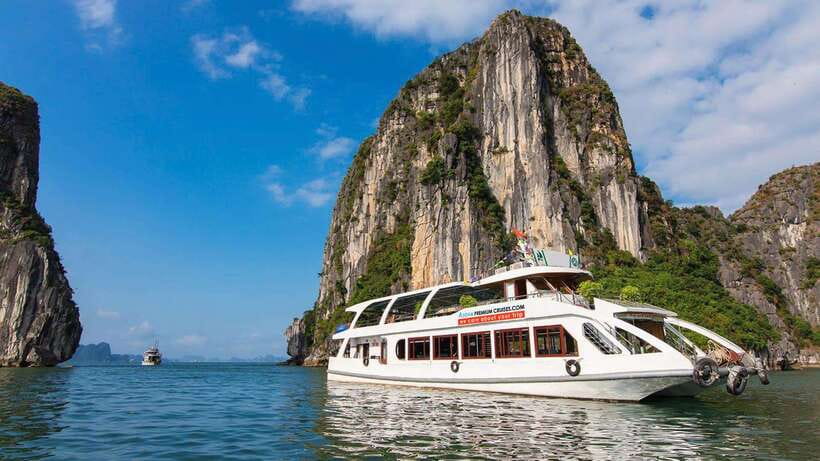 From Hanoi: Ha Long Bay Save-Cost Tours - Big & Small Groups - Sung Sot Cave, the big cave visit