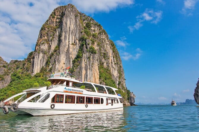 From Hanoi- Halong Bay 1 Day Save Cost With Limousine Bus Option - Choosing between a kayak and a bamboo boat