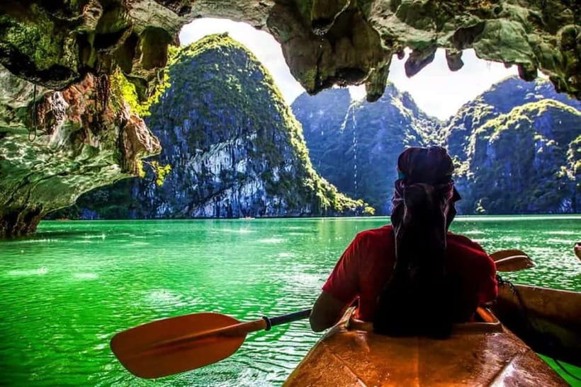 From Hanoi: Halong bay Luxury tour on 5 star cruise - Kayaking or bamboo boating at Luon Cave