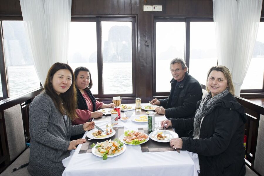 From Hanoi: Halong day trip, Route 2, 6hours, Small group - The guide can shape the whole day